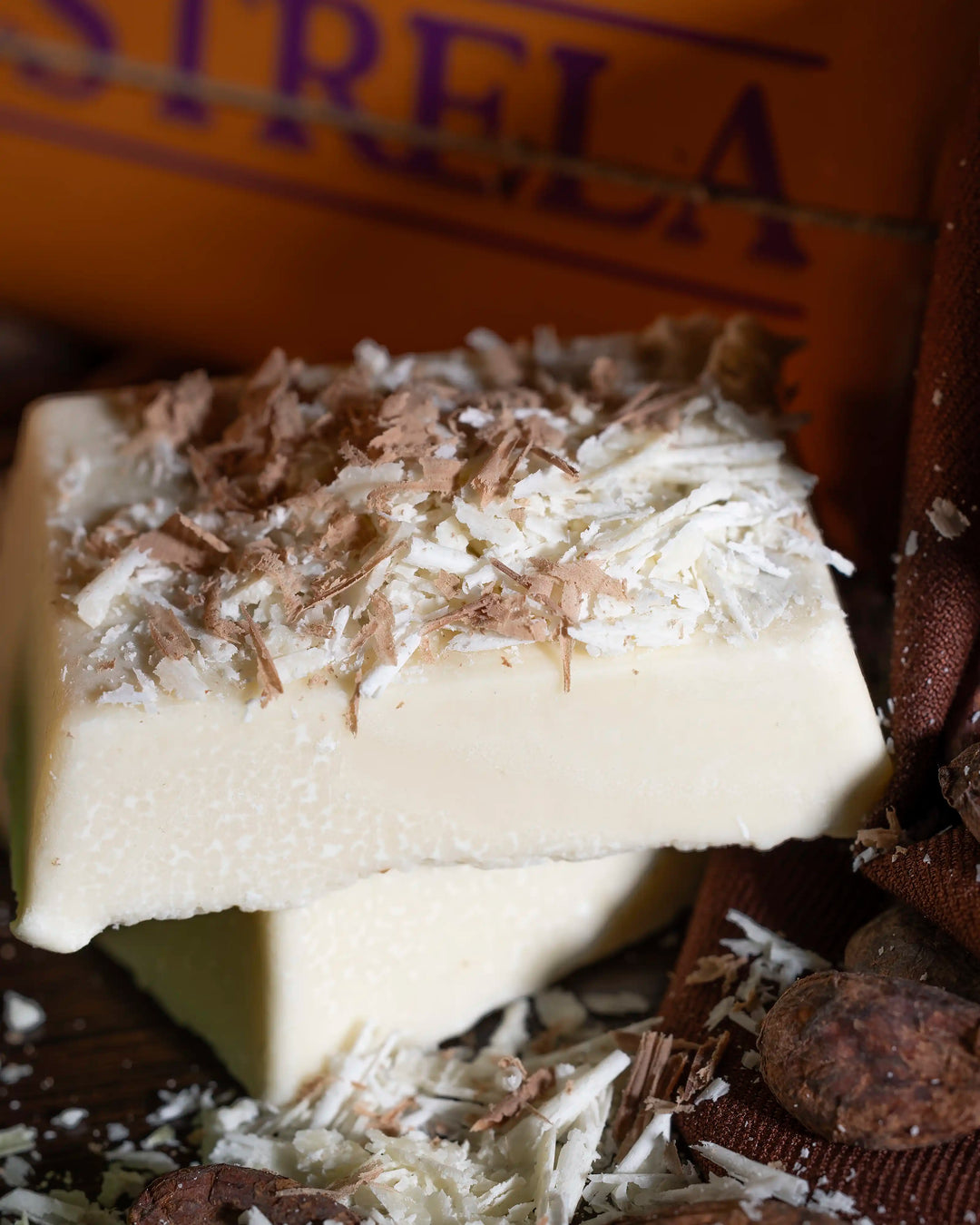 White Chocolate with Passion Fruit Nómada 300g